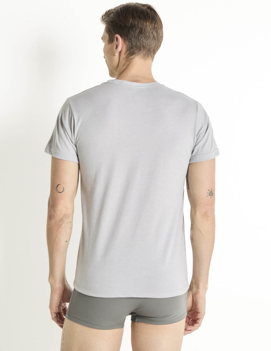Set playera cuello redondo para hombre 5