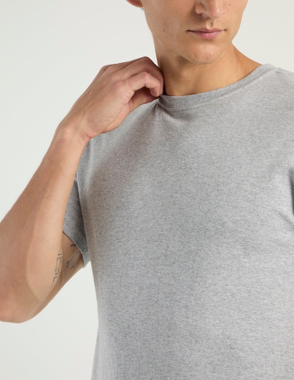 Set playera cuello redondo para hombre 6
